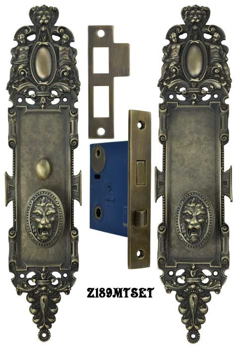 Roaring Lion Door Plate Passage Set with Locking Turnlatch