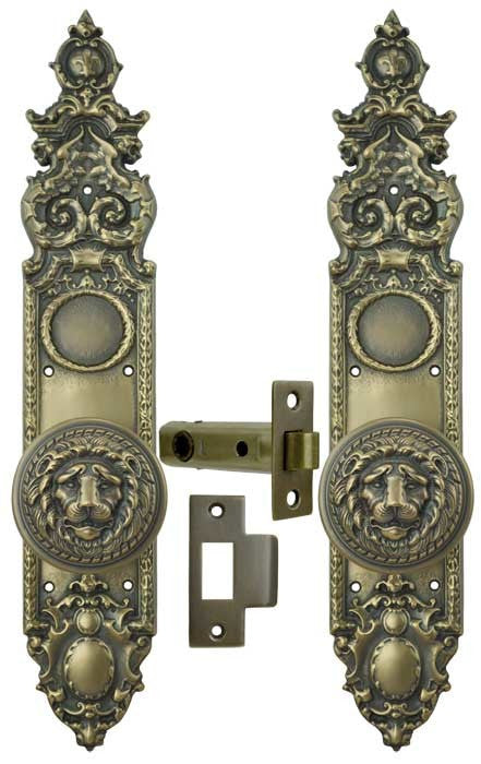 Victorian Heraldic Door Plate with Large Lion Knob Interior Passage Set